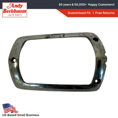 Lámpara de luz trasera derecha Chrysler New Yorker 1950-1952 bisel cromado 1345962 NOS. Foto 1 de 4