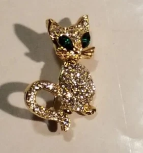 Vintage Fashion Jewelry Brooch Bejeweled Cat Pin Gold Tone Metal Rhinestones - Picture 1 of 7
