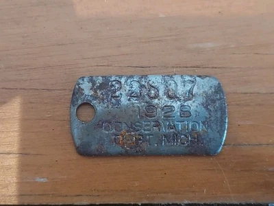 Etiqueta metálica Michigan Trapper 1928 Foto 1 de 2