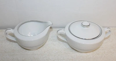 Rose China® 3529 BEATRICE Floral com Platina: 3 peças Creamer & Sugar Bowl com Tampa - Imagem 1 de 4