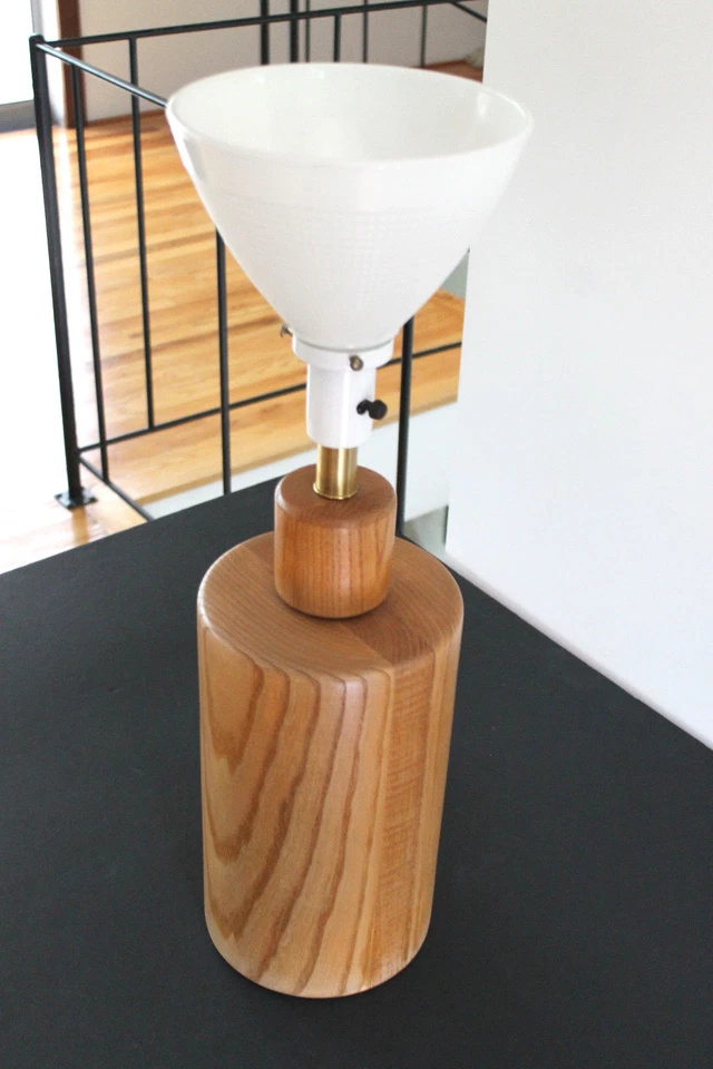 Vintage mediados de siglo aprox. Lámpara Nessen Studio años 60 cereza maciza Walter Von Nessen Foto 1 de 4