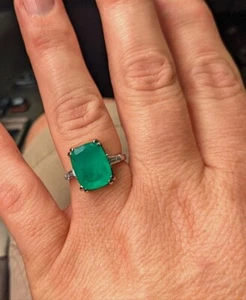 One BEAUTIFUL Green Tourmaline & Rhinestone RING in GIFT BOX SZ 6.5 Emerald Cut - Picture 1 of 12