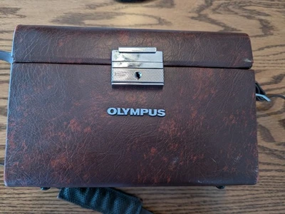 Estuche de almacenamiento de cuero rígido vintage Olympus marrón Foto 1 de 4