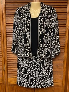 ST. JOHN COLLECTION 10 WOMEN'S BLACK & WHITE KNIT 2-PIECE SKIRT SUIT SET - Picture 1 of 16