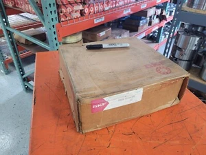 SKF 23228 CJ/C4W33 SPHERICAL ROLLER BEARING. (23228 CC/C4W33) - Picture 1 of 4