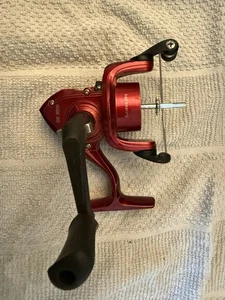 VINTAGE MASTER  402M RD FISHING REEL with ball bearing gear - Picture 1 of 2