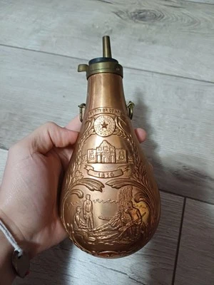 DE COLECCIÓN RARO COBRE LATÓN PISTOLA POLVO BOTELLA FRASCO ALAMO TEXAS LIBERTY OR DEATH 1836 Foto 1 de 4