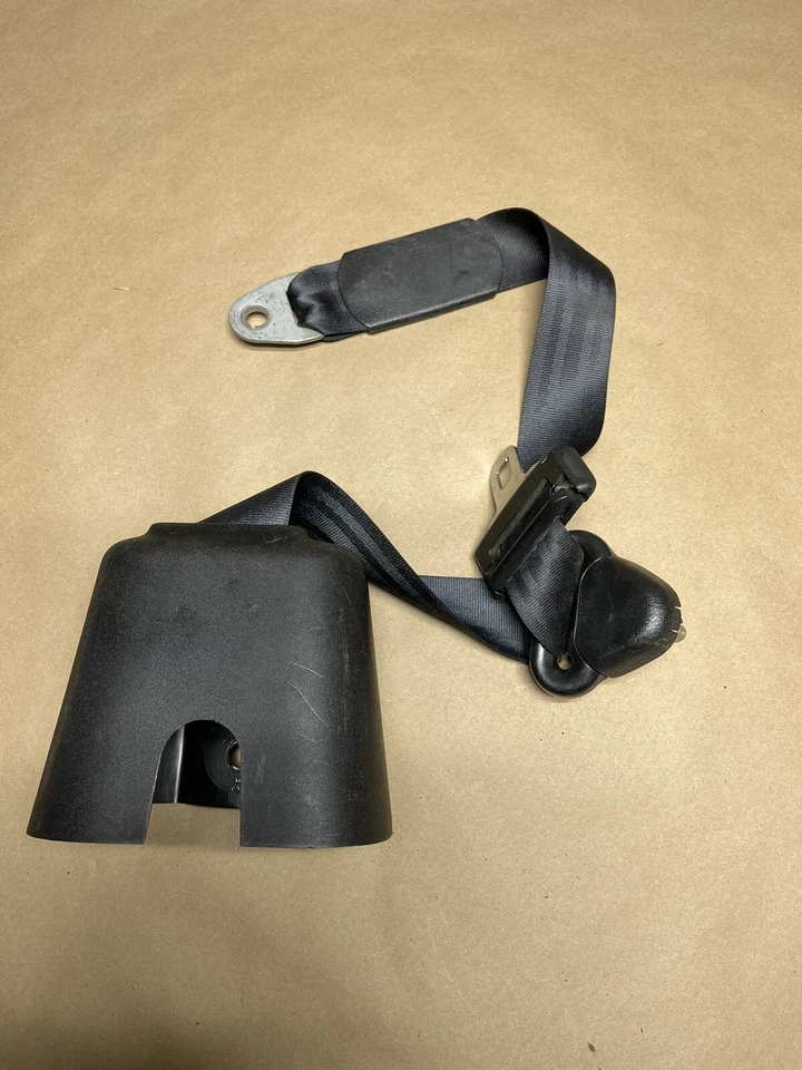 Jeep Wrangler TJ 2003-2006 Driver Left Rear Seat Belt Shoulder Harness Restraint - Image 1 of 2
