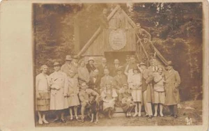 RPPC para buey? Alemania? Foto de grupo ca 1910 vintage foto real postal - Imagen 1 de 1