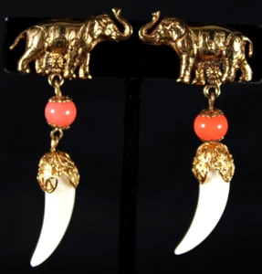 Pendientes YVES SAINT LAURENT Vintage Oro, Coral y Elefante Blanco Torcidos/Clip-On - Imagen 1 de 10
