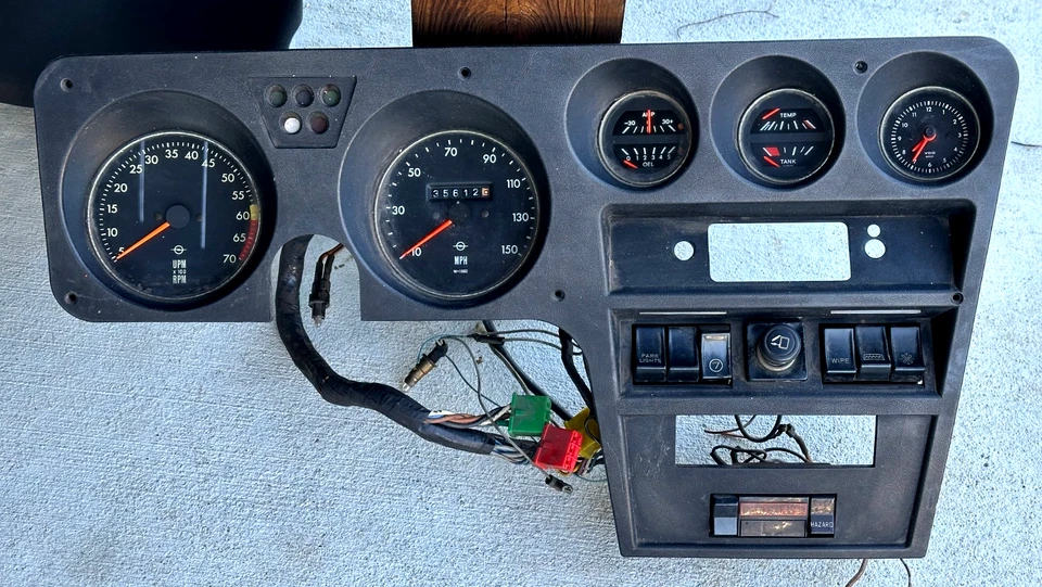 1969 - 1973 OPEL GT ORIGINAL DASHBOARD WITH ALL GAUGES & WIRING (NO RADIO) CLEAN - Imagem 1 de 4