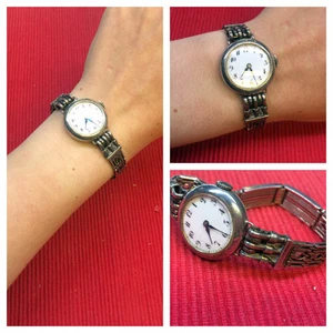 Armbanduhr aus Silber mit einem Silberarmband Damenuhr  - Picture 1 of 5