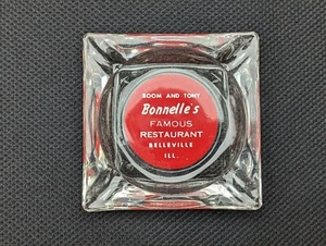 Cenicero de vidrio de colección Boom and Tony BONNELLES restaurante Belleville Illinois década de 1960 - Imagen 1 de 3