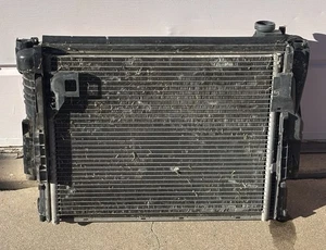 OEM-2006-2008-BMW Z4-3.0I-E85-L6-Radiador con condensador y tanque de expansión-86 k millas - Imagen 1 de 18