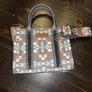 Wrangler Tasche Crossbody Western Style Handtasche mit abnehmbarem Riemen - grau - Bild 1 von 6
