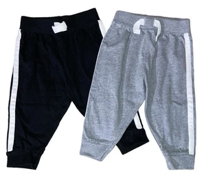 NEU Baby Jungen schwarz & grau weiß gestreifte Jogginghose 2-teiliges Paket - 12 Monate - Bild 1 von 2