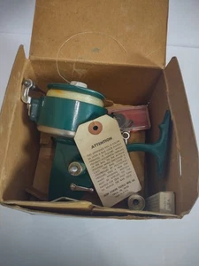 Vintage 1960s Penn Spinfisher 700 Green Spinning Fishing Reel with 701 Box D8 - Picture 1 of 24