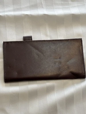 Cubierta de chequera Etienne Aigner marrón Foto 1 de 4