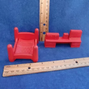 Green Toys Caserma dei Pompieri Letto Scrivania Ricambio GUC Rosso Piccolo Mobile 2,5" Bambola - Foto 1 di 3