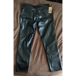 ¡NUEVO EN CAJA!! PANTALONES HOMBRE MOTO CINCO BOLSILLOS INFORMALES IMPERMEABLES IMITACIÓN CUERO talla 36 - Imagen 1 de 5