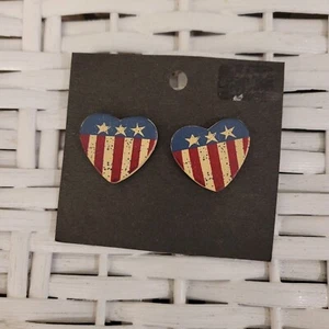 4TH OF JULY AMERICANA PATRIOTIC WOODEN HEART PIERCED EARRINGS  NEW  - Picture 1 of 2