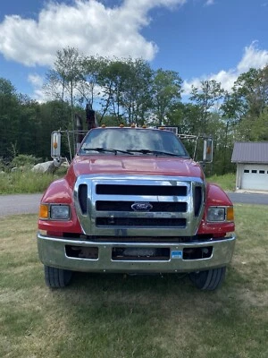 Camión de servicio Ford F750. Plataforma mecánica Foto 1 de 4