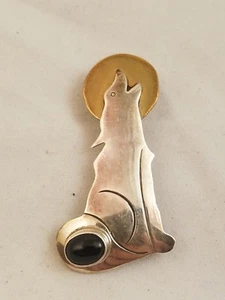 D Guerro Sterling Silver .925 Howling Wolf Pin Brooch Pendant w/ Stone - Picture 1 of 4