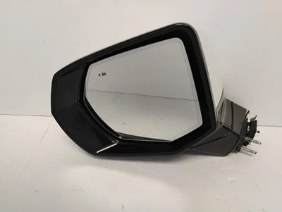 OEM DRIVER SIDE DOOR MIRROR 2021-2025 CADILLAC ESCALADE 84977470 - Image 1 of 4