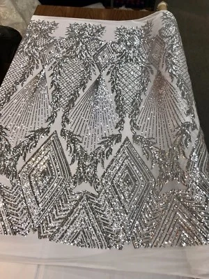 DISEÑO DE DIAMANTE GEOMÉTRICO BLANCO PLATEADO CON LENTEJUELAS BRILLANTES EN MALLA ELÁSTICA DE 4 VÍAS Foto 1 de 4