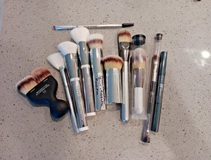 it Cosmetics Heavenly Luxe Assorted Make up Brushes - Picture 1 of 3