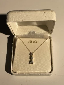 10k Drei-Diamanten Anhänger mit Gold Halskette 18 Zoll lang. - Bild 1 von 5