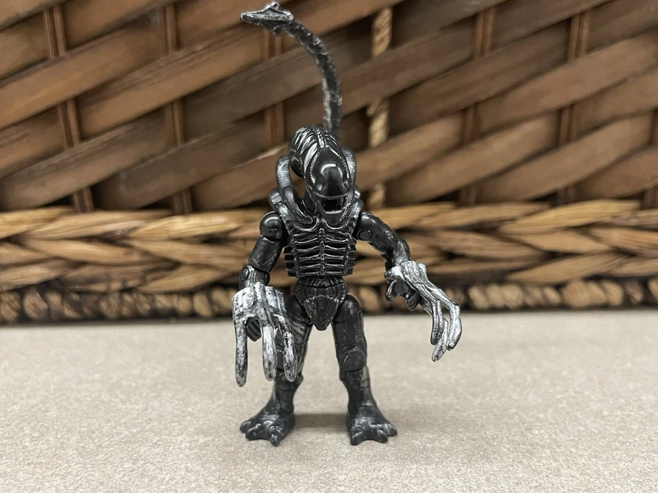 Mini boneco de ação MEGA CONSTRUX HEROES SERIES 1 ALIENS XENOMORPH preto - Imagem 1 de 4