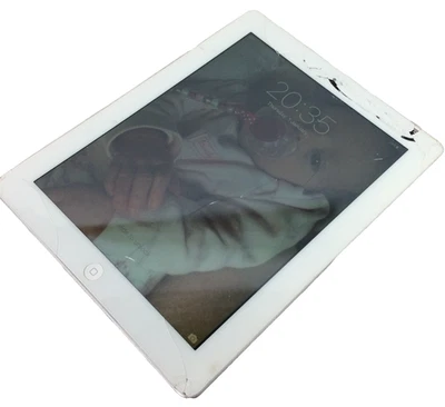 Apple A1458 Ipad 9.7" White 32gb - Working outer screen broken - Image 1 of 4