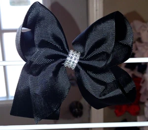 Approx 5 Inch Black Hair Bow, Sz Medium, *Classic Hair Clip Alligator Clip - Picture 1 of 2