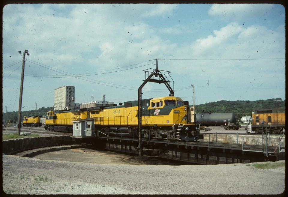 BH.B12.CNW379 Original Colour Slide CNW C44-9W #8610 at Council Bluffs, IA 1995 — 第 1/1 张图片