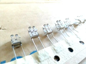 20 PCB Sicherungsclips Litllefuse 23783693 für 20mm x 5mm Sicherungen - Bild 1 von 3