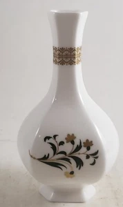  Royal Worcester Bone China   Vase White With Gold Floral Pattern 3862 England  - Picture 1 of 6