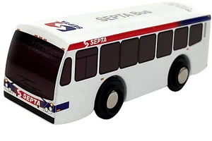 Autobús de madera Munipals MP05-2102 Septa LFS-HEV Nova juguete de madera seguro y probado - Imagen 1 de 3