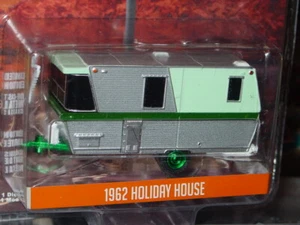 GREENLIGHT 1962 HOLIDAY HOUSE TRAILER GREEN MACHINE CHASE MIP - Picture 1 of 3