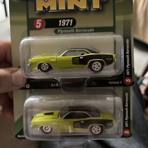 Racing Champions Mint Green 1971 Plymouth Barracuda 1:64 Version two cars