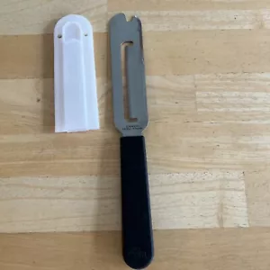 CUCHILLO DE QUESO INOXIDABLE MIMADO CHEF Y CUBIERTA DE HOJA Estilo Retirado-MUY BUENO - Imagen 1 de 3