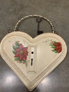 Secchiello tascabile da parete cuore in metallo cuore con foro chiave e fioriera chiave alto circa 9" - Foto 1 di 4