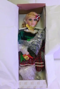 HERITAGE SIGNATURE COLLECTION PORCELAIN MARY CHRISTMAS NIB - Picture 1 of 5