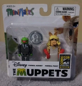 Disney The Muppets  SDCC  Formal Kermit & Miss Piggy  Minimates  Toys R' Us - Picture 1 of 2