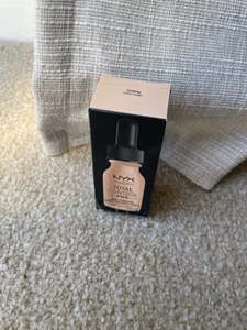 NYX Professional Makeup Total Control Pro Drop Foundation - shade 04 Light Ivory - Picture 1 of 3