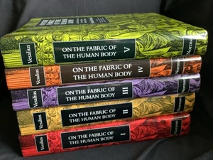 Vesalius: On the Fabric of the Human Body - Complete 5-Volume Set - NEW!! - Foto 1 di 24