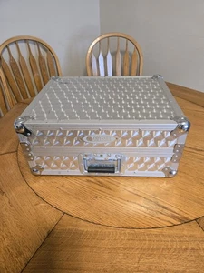 Estuche tocadiscos Odyssey de aluminio para DJ - Imagen 1 de 5
