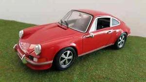 PORSCHE 911 2,4L S rouge 1/18 VOITURES DE LEGENDE UNIVERSAL HOBBIES 3205 miniatu - Foto 1 di 8