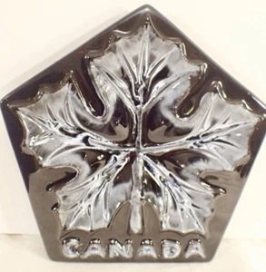 Blue Mountain Pottery Canada BMP Maple Leaf Plate Gloss Black & White Glaze 8.5" - Picture 1 of 6