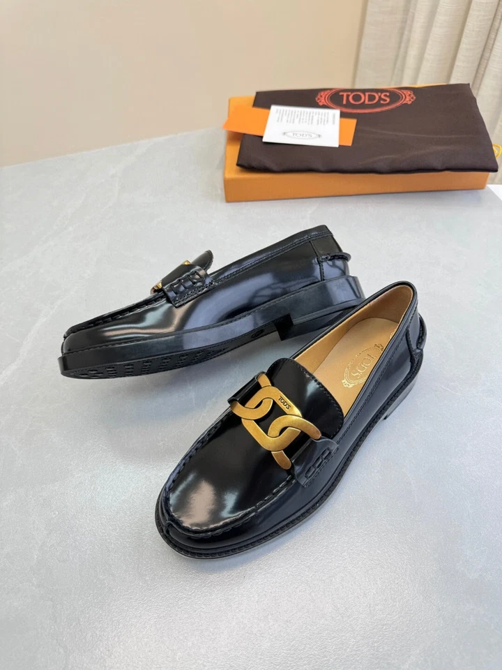 Mocassins femininos casuais Tod's biqueira redonda sola grossa fivela de metal - Imagem 1 de 4